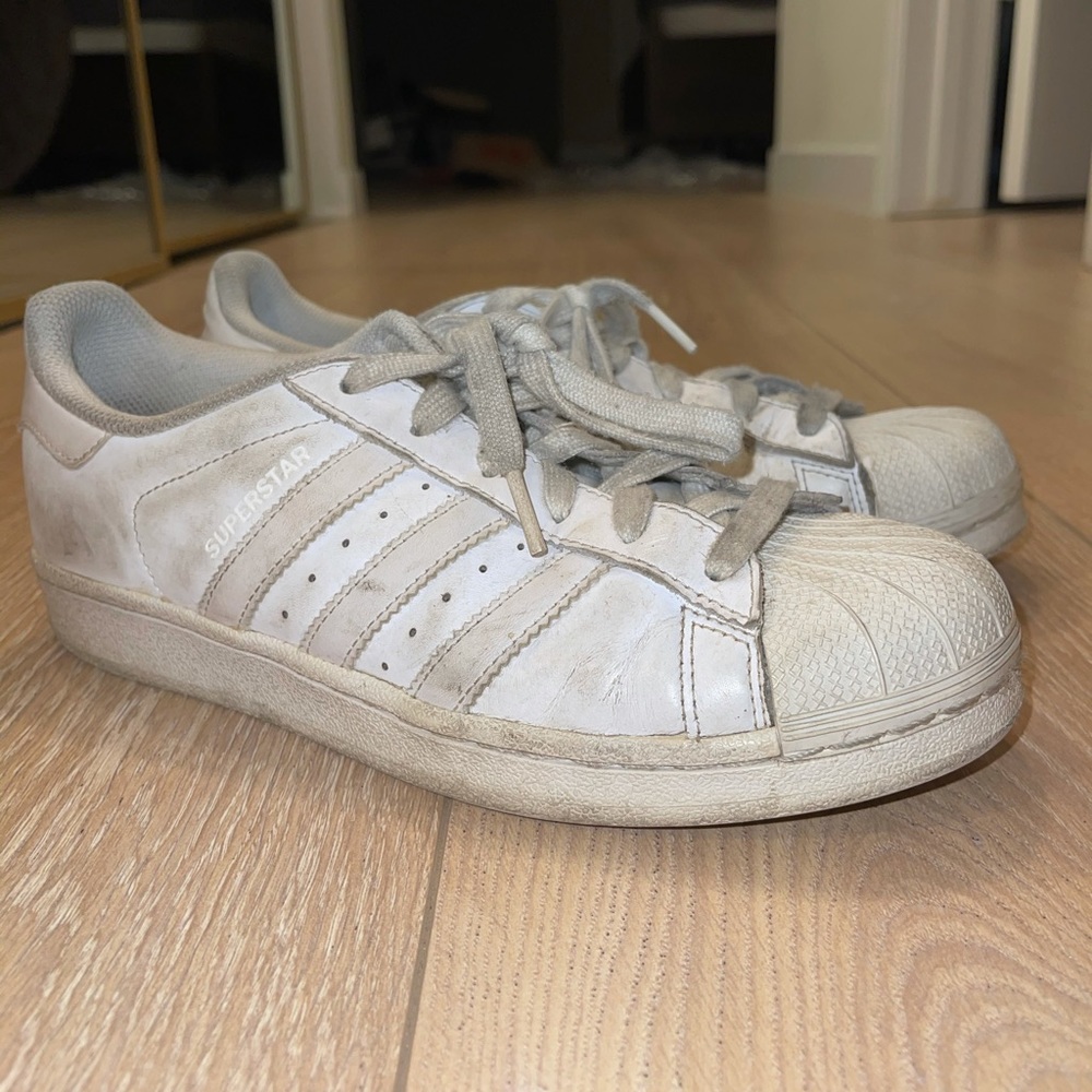 ADIDAS SUPERSTARS ALL WHITE SIZE 7